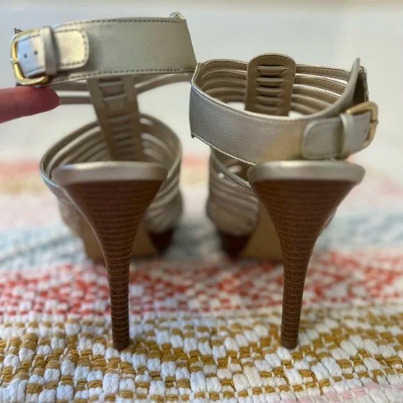 LimeLight Women’s Golden Metallic Heels size 6.5 - Picture 12 of 14